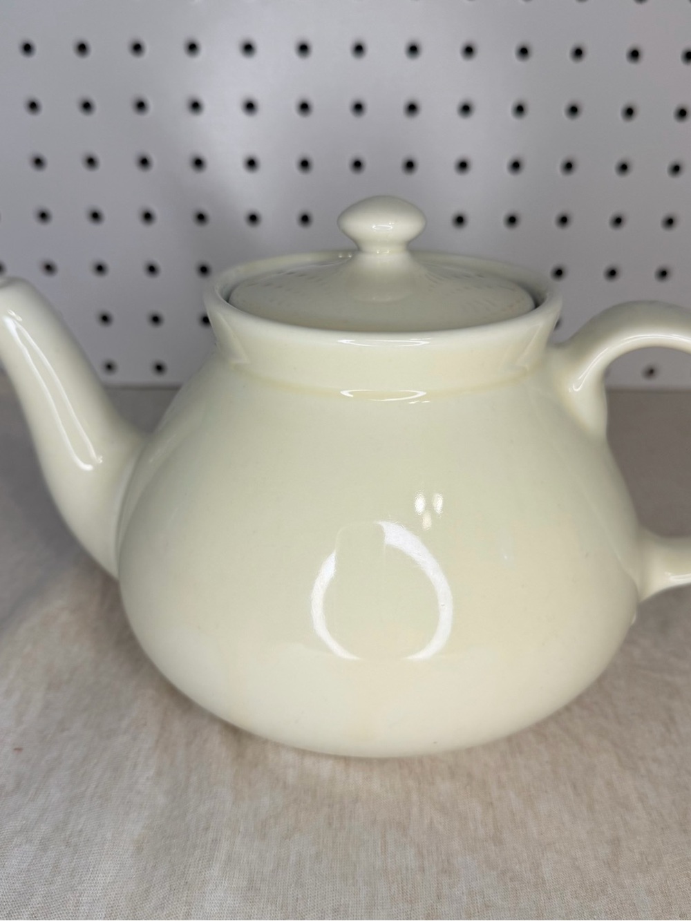 Vintage Hall China Globe 6 Cup Teapot Ivory Cream 1930s-40s USA